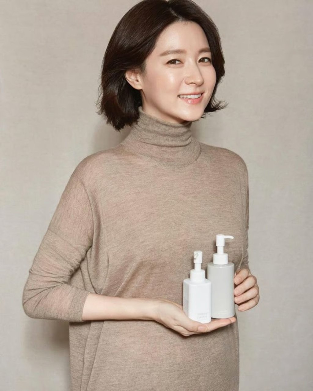Quốc bảo nhan sắc Hàn Quốc Lee Young Ae tự tin khoe nếp nhăn ở tuổi 54 - 8
