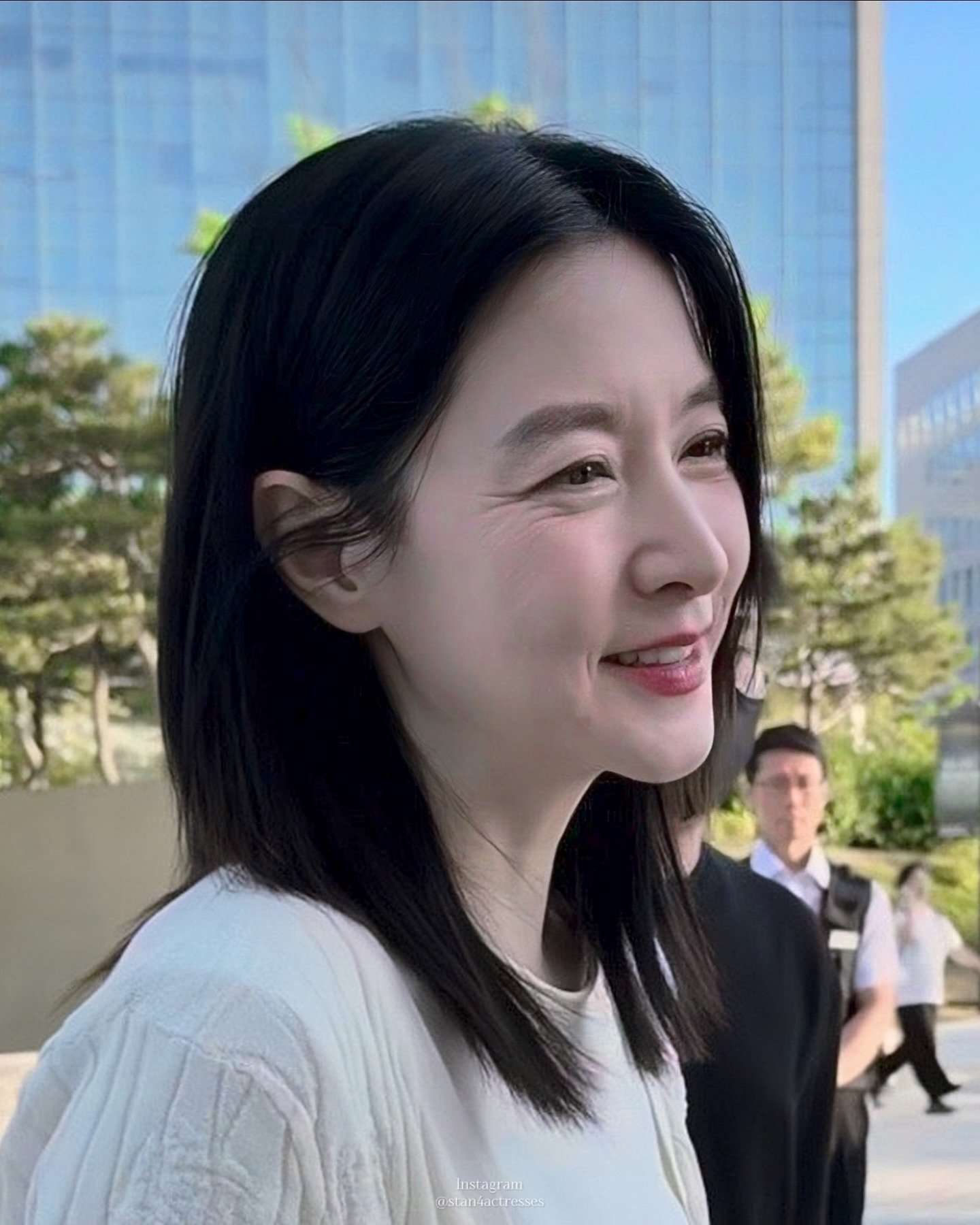 Quốc bảo nhan sắc Hàn Quốc Lee Young Ae tự tin khoe nếp nhăn ở tuổi 54 - 2