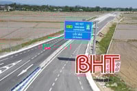 Biển báo ở nút giao cao tốc qua Hà Tĩnh vẫn "đánh đố" tài xế 