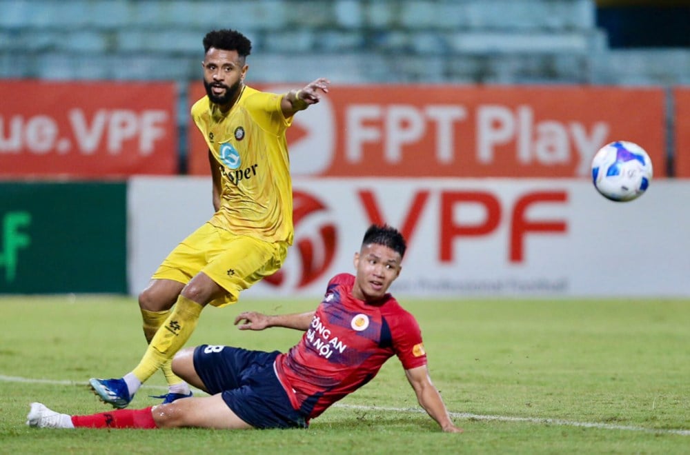 Comments on the match Thanh Hoa vs CAHN, 5:00 p.m. June 15: For the goal of top 3 - photo 2