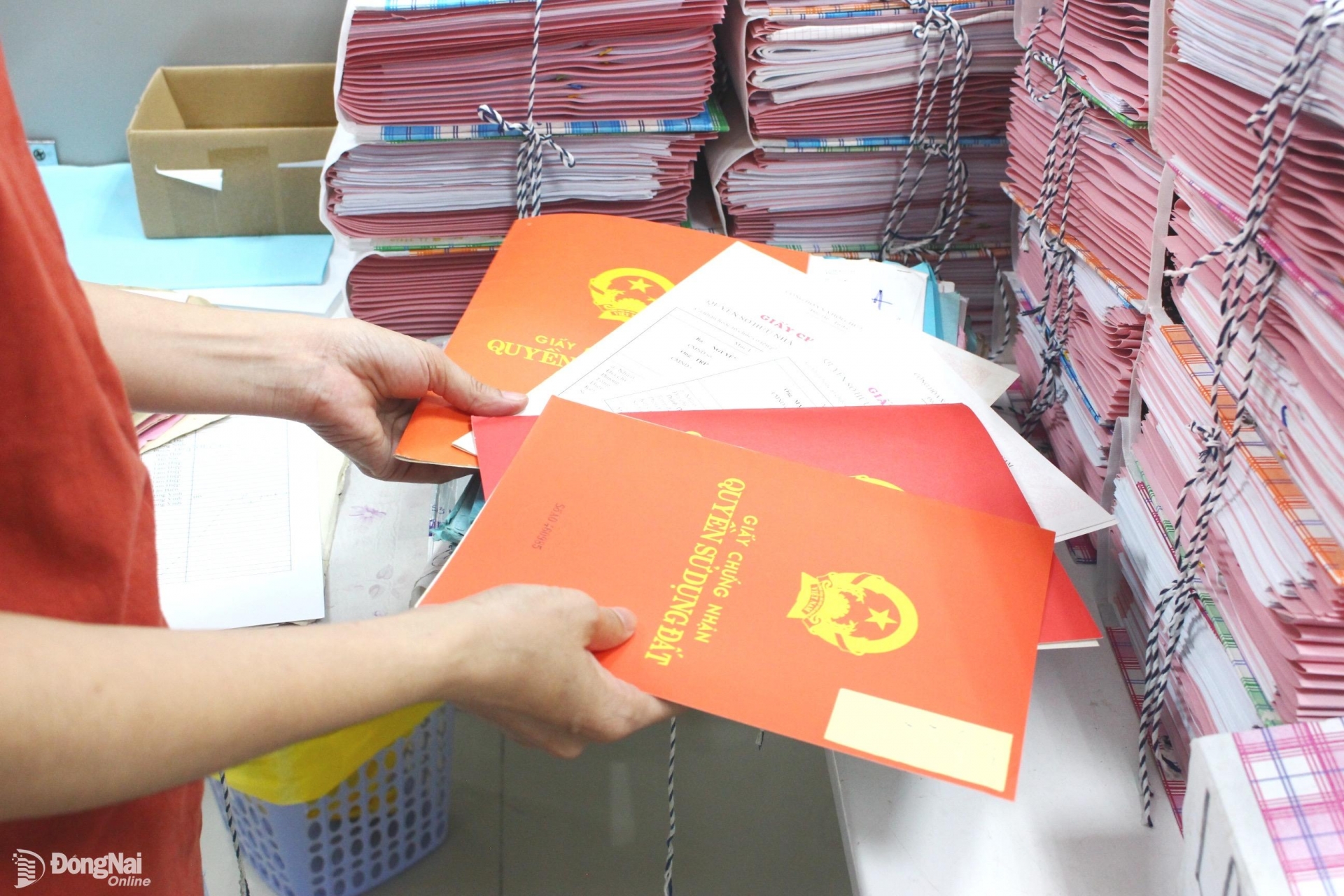 Trước ngày 1-8, chuẩn hóa lại thủ tục hành chính về giải phóng mặt bằng, cấp sổ đỏ