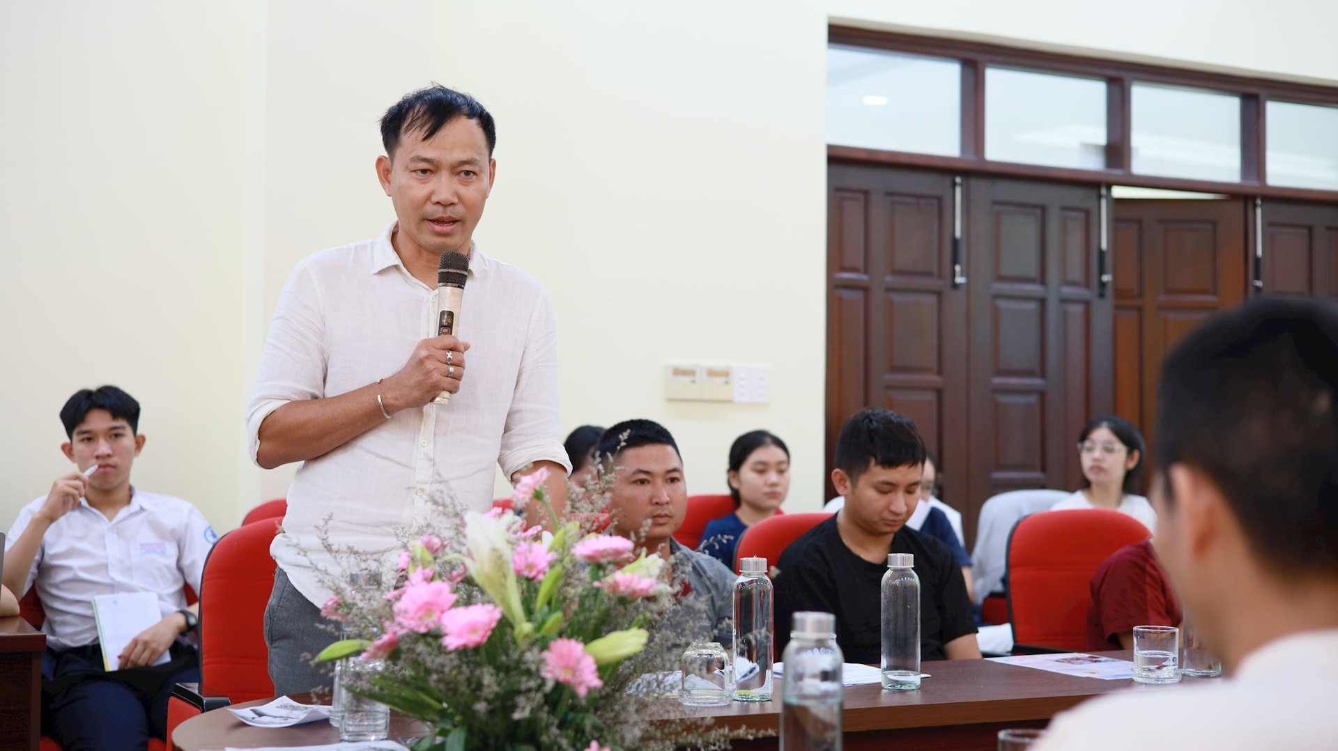 Mr. Le Ngoc Thuan, Chairman of Hoi An Innovation and Startup Association, shares the creative journey of Cui Lu Village