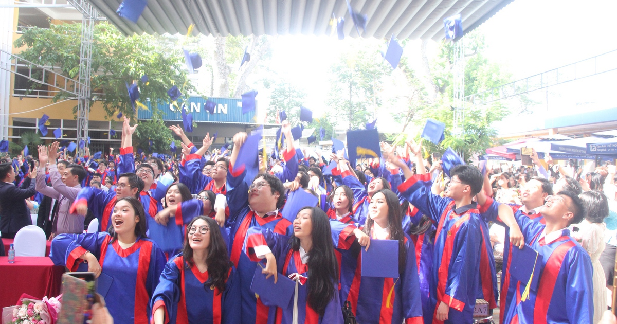 Before the high school graduation exam, the principal told students not to be subjective, to stay calm.