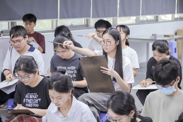 Một trường đại học 'chơi lớn', dành hơn 70 tỷ trao học bổng cho tân sinh viên ảnh 1