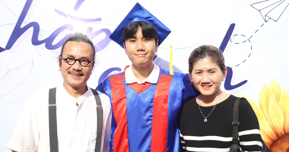 Gratitude and maturity ceremony at Ten Lo Man High School: Be kind and loving