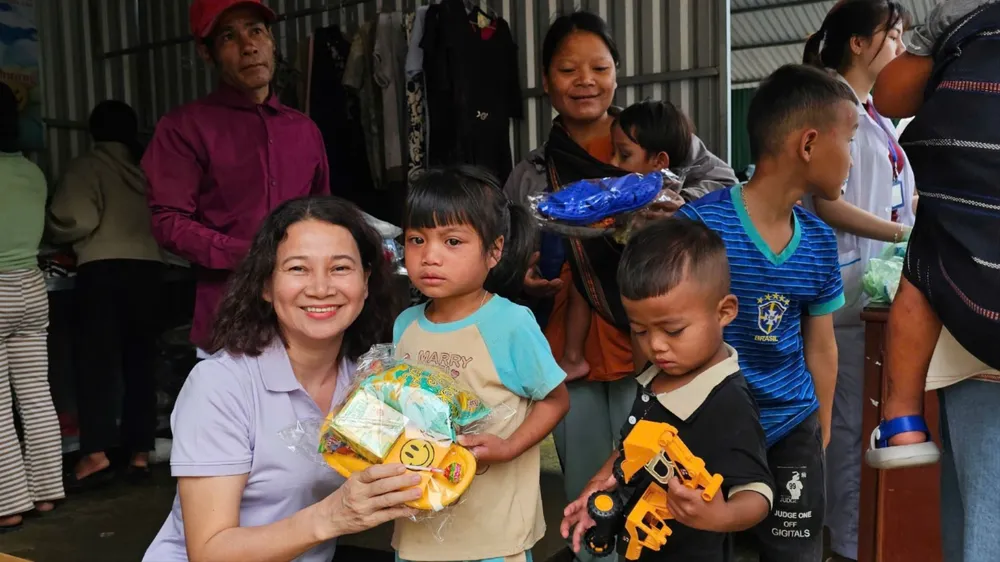 Le stand de médecins et d'infirmières de la région montagneuse de Quang Ngai, d'une valeur de zéro dong, soutient les pauvres de la région montagneuse depuis 6 ans.