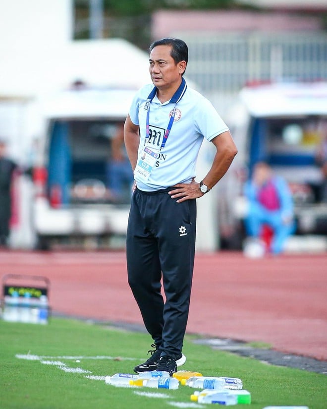 Thắng vất vả trên sân nhà, CLB TP HCM trụ hạng V-League thành công - Ảnh 2.