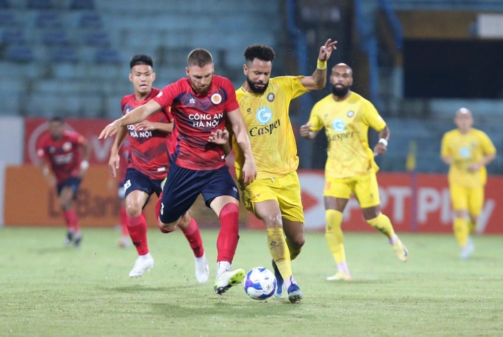 Comments on the match Thanh Hoa vs CAHN, 5:00 p.m. June 15: For the goal of top 3 - photo 1