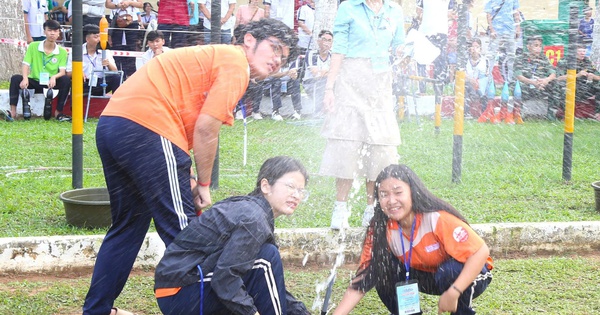 Dàn tên lửa nước "siêu ngầu" của học sinh cấp 2