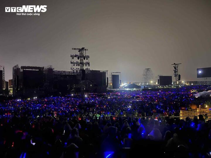 Sự cố mất điện xảy ra tại đêm concert thứ 6.