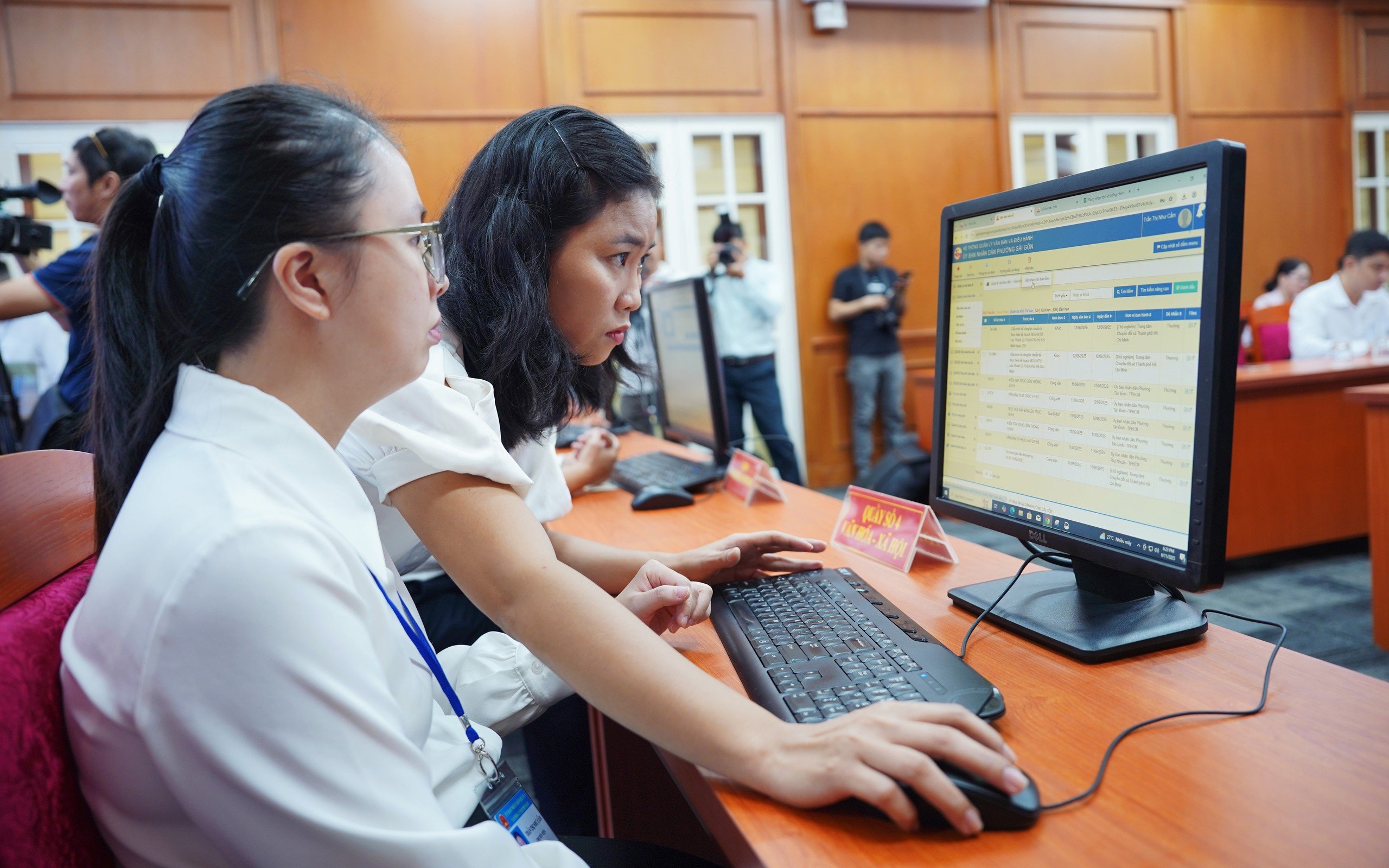 TP.HCM chọn nhân sự làm lãnh đạo phường, xã mới 'đảm bảo tính kế thừa'- Ảnh 2.