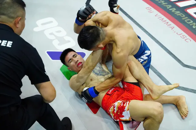 Lê Văn Tuần giành đai vô địch LION Championship nhờ đòn đá thần sầu knock-out Phạm Văn Nam ảnh 2