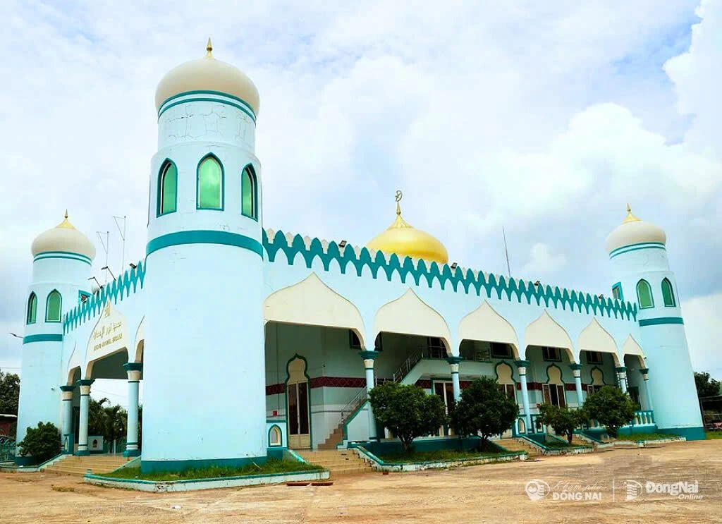 Kiến trúc đặc trưng của thánh đường Hồi giáo thường tập trung vào ngôi nhà nguyện,<br>được xây theo hình chữ nhật.<em>&nbsp;</em>Ảnh: Thủy Tiên