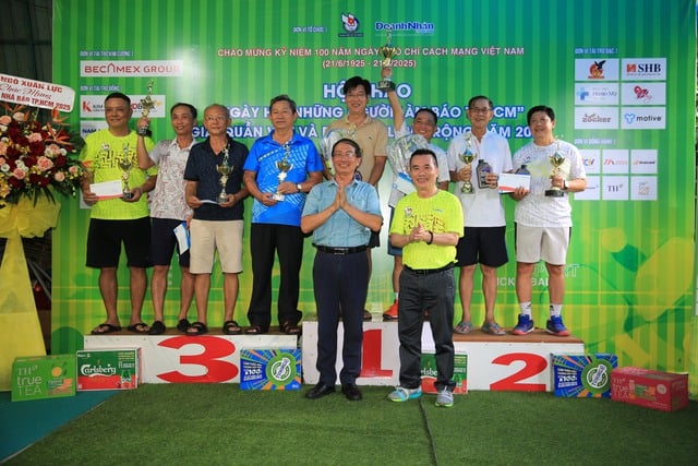 3 ngôi vô địch đổi chủ tại giải quần vợt ‘Hội thao những người làm báo TP.HCM'- Ảnh 2.