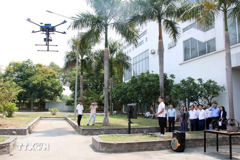 Announcement of no-fly and restricted flight zones for drones