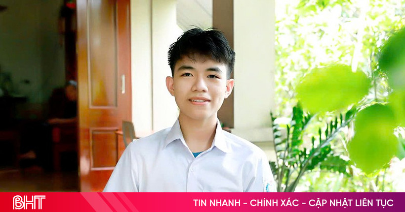 សិស្ស​ប្រុស​នៃ​សាលា​ស្រុក ជា​អ្នក​ប្រឡង​ជាប់​ឯកទេស​គណិតវិទ្យា