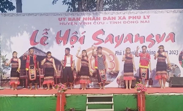 សារពើភ័ណ្ឌនៃពិធីបុណ្យជនជាតិនៅស្រុក Vinh Cuu និង Trang Bom