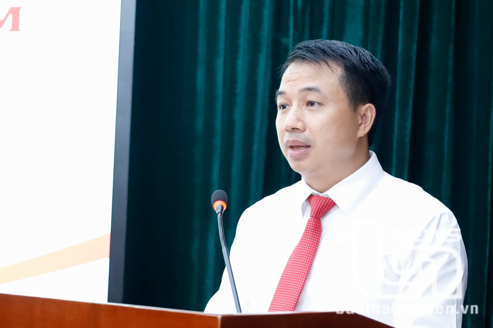 Các đại biểu phát biểu tại buổi gặp mặt.