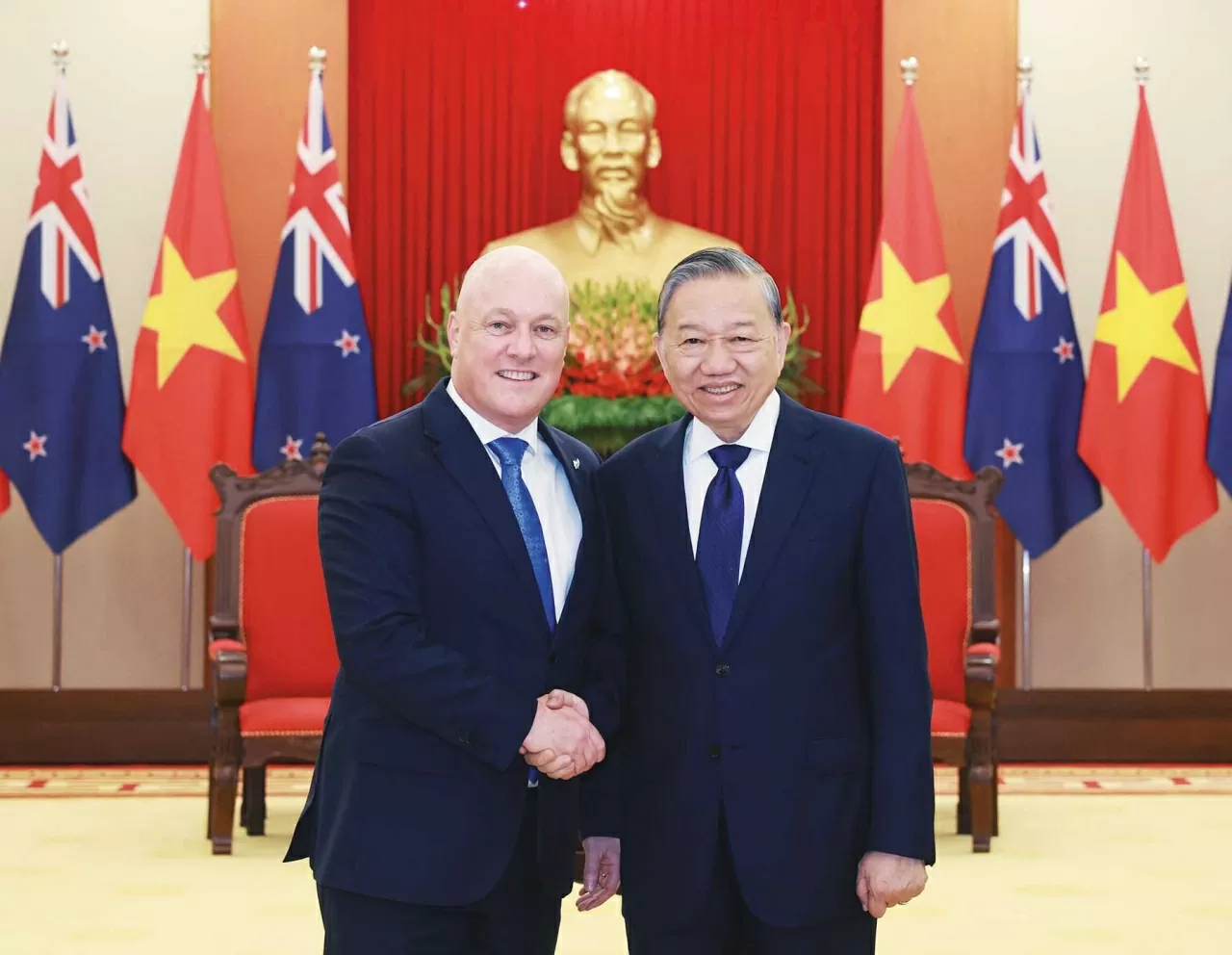 Tổng Bí thư Tô Lâm cùng Thủ tướng New Zealand Christopher Luxon tại Trụ sở Trung ương Đảng, ngày 26/2. (Nguồn: TTXVN)
