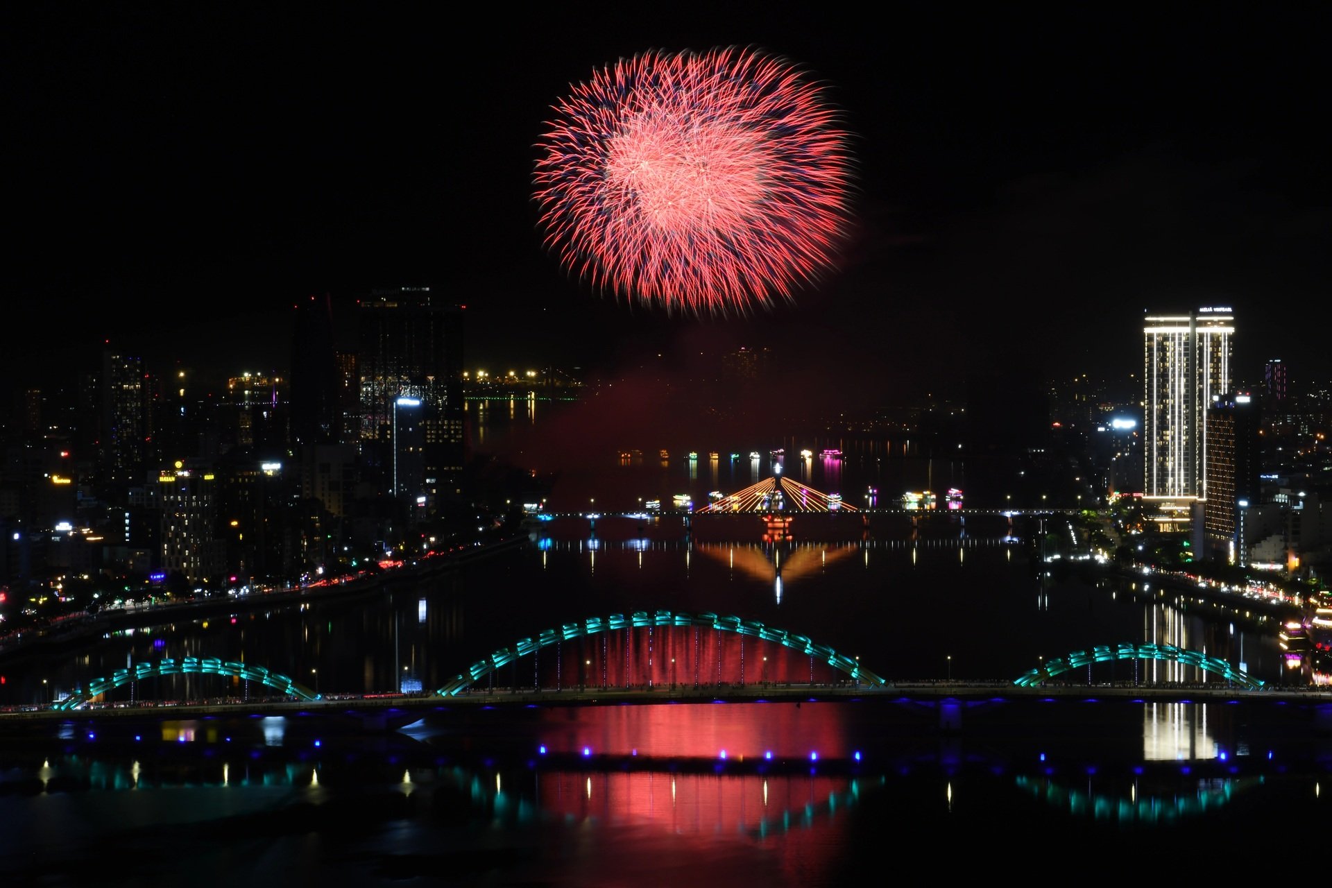 Canada ma thuật, Trung Quốc du ký với pháo hoa bên sông Hàn - 6