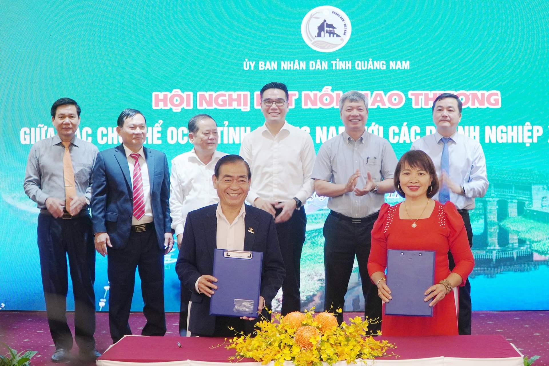 Ein Vogelnest-Hersteller in Quang Nam unterzeichnete einen Vertrag mit der Import-Export-Einheit von T&T in Ho-Chi-Minh-Stadt. Foto: PHAN VINH