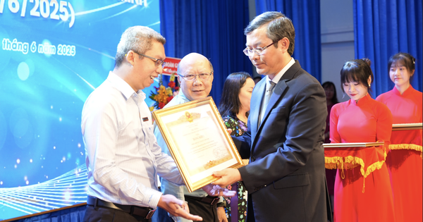 Thứ trưởng Bộ GD-ĐT dành nhiều lời khen Trường ĐH Mở TP HCM