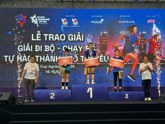 Gần 1.000 người làm báo tham gia giải chạy "Tự hào Thành phố tôi yêu" - Ảnh 3.