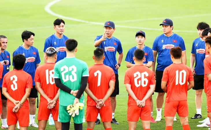 បាល់ទាត់វៀតណាម - រូបថត ១.
