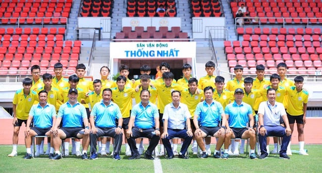 U15 TP HCM làm lễ xuất quân- Ảnh 1.