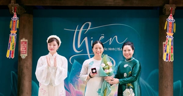Sao Mai Thu Hằng 10 năm tham gia điều hành Quỹ Hạnh phúc cho mọi người