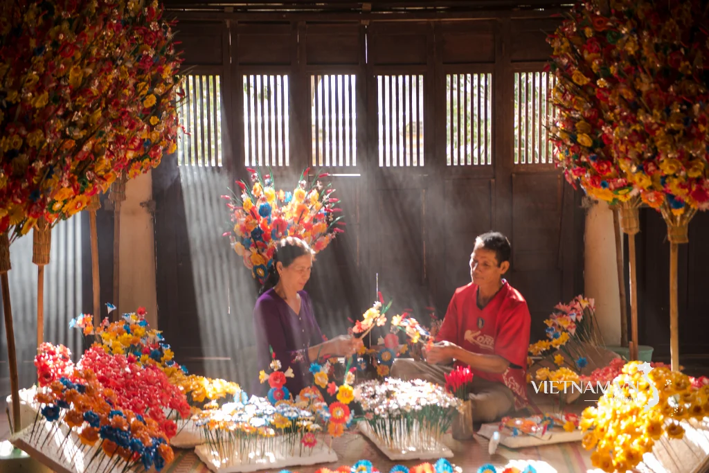 2025_THUMP_PHOTO_10472_4330d46a6db4433cad1bc44cb905a224_nghe-lam-hoa-giay-lang-thanh-thien-phu-vang-tp-hue.webp