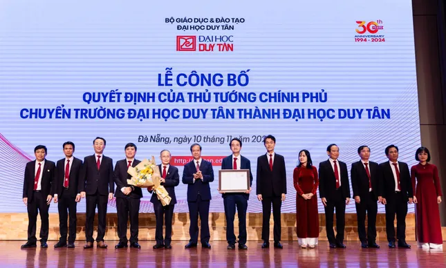 ឌុយ តាន់ - រូប​រាង​សាកលវិទ្យាល័យ ១