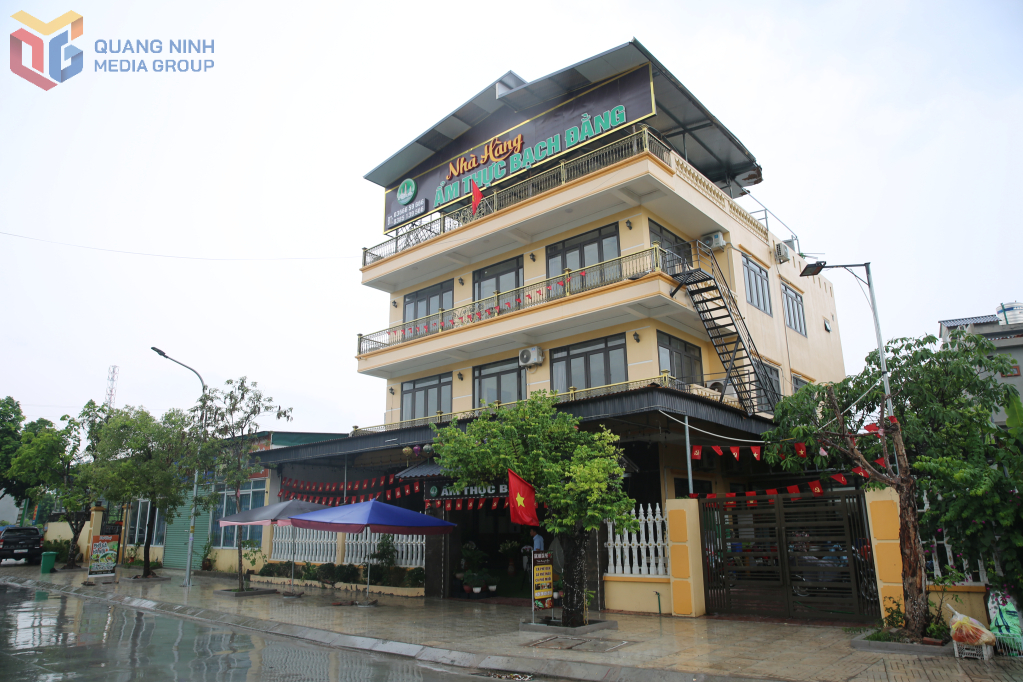 វួដ Hiep Hoa បានអភិវឌ្ឍជាបណ្តើរៗឆ្ពោះទៅរកតំបន់ទីក្រុងពាណិជ្ជកម្ម និងសេវាកម្ម រួមចំណែកលើកកំពស់ជីវភាពរស់នៅរបស់ប្រជាជន បន្ទាប់ពីការរួមបញ្ចូលគ្នានៃអង្គភាពរដ្ឋបាល។