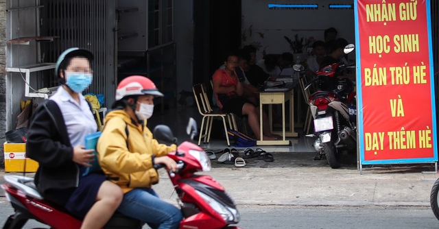 Học sinh cần kiến thức đầy đủ và công bằng trong giờ chính khóa - Ảnh 1.