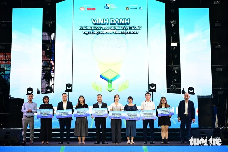 Ngắm 10 không gian trải nghiệm ấn tượng nhất tại Lễ hội không tiền mặt 2025 - Ảnh 1.