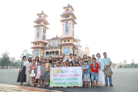 បទពិសោធន៍សិក្សាអំពីវប្បធម៌ ស្ថាបត្យកម្ម ភូមិសិប្បកម្ម និងមុខម្ហូបរបស់ Tay Ninh