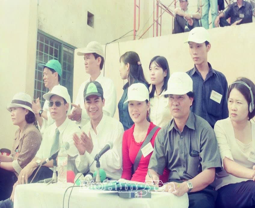 Tường thuật phát thanh trực tiếp kỷ niệm 170 năm thành lập tỉnh Hưng Yên ( 1831-2001) (ảnh Phạm Thành)