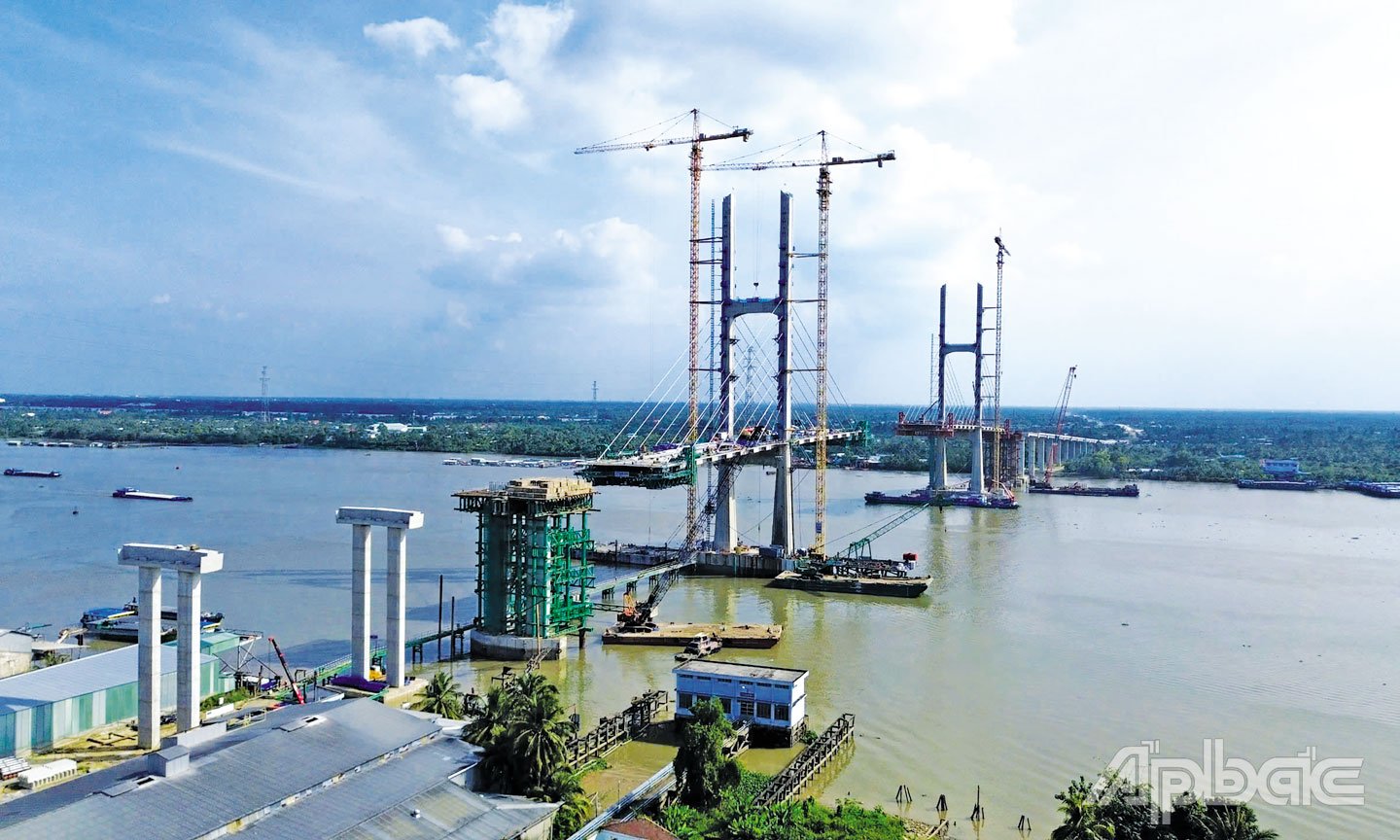 Cầu Rạch Miễu 2  đang dần hình thành.