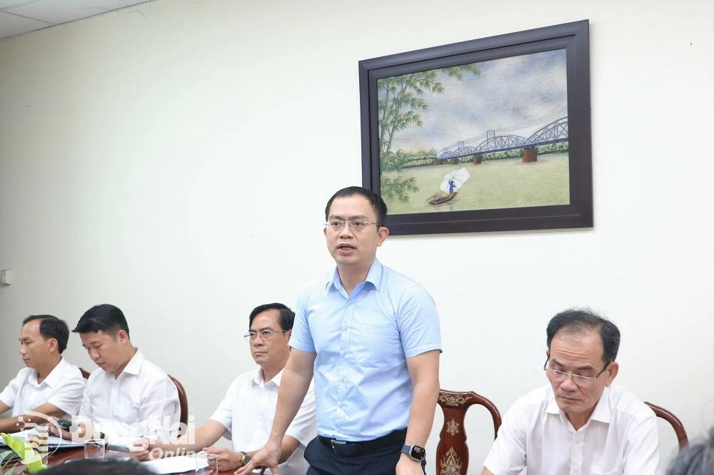 Phó chủ tịch UBND huyện Long Thành Lê Hoàng Sơn phát biểu ý kiến tại buổi làm việc. Ảnh: Phạm Tùng