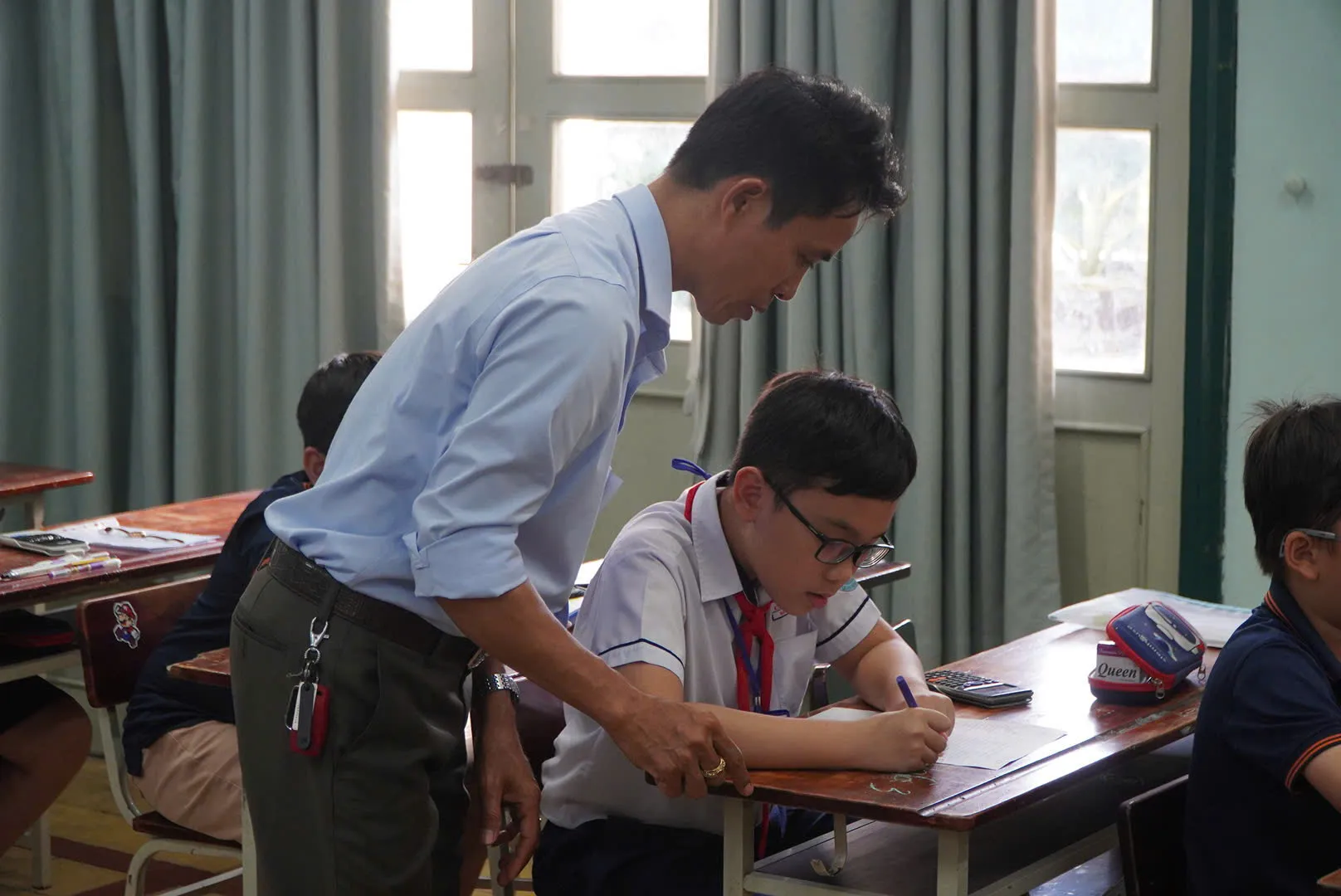 Cận cảnh cuộc đua tranh suất vào lớp 6 'căng' hơn tuyển sinh đại học ở TPHCM ảnh 9