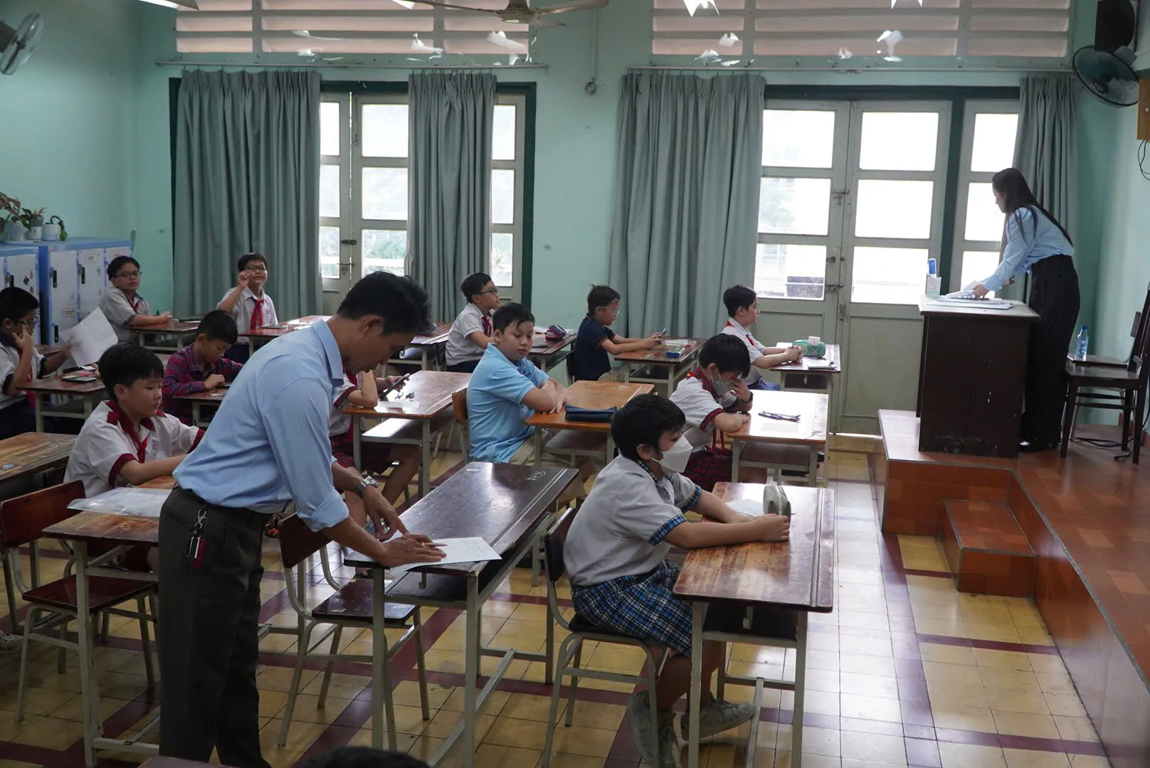 Cận cảnh cuộc đua tranh suất vào lớp 6 'căng' hơn tuyển sinh đại học ở TPHCM ảnh 6