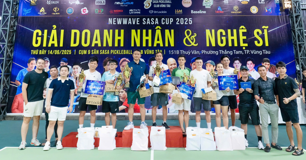 Hoang Bach, Akira Phan y Huy Khanh brillan en el podio de premios del pickleball