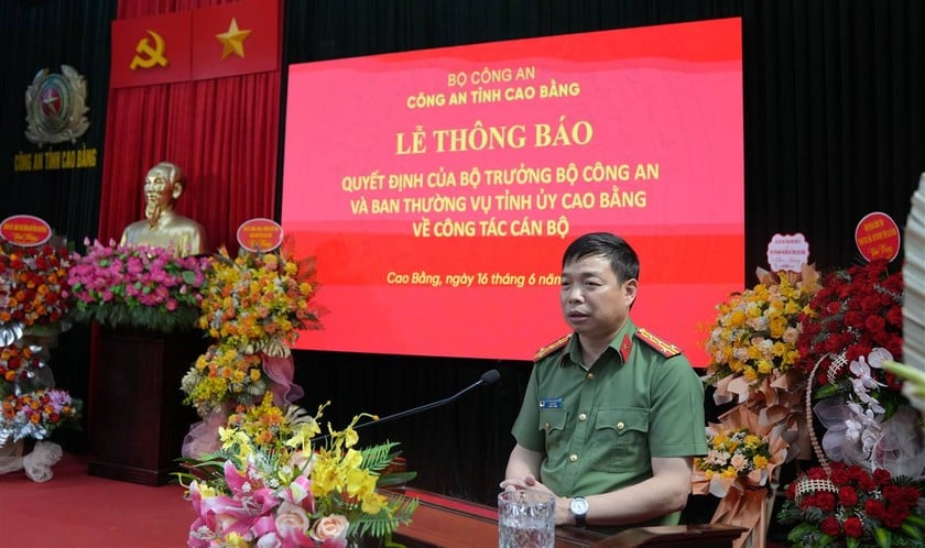 Đại tá Nguyễn Quang Vinh, tân Giám đốc Công an tỉnh Cao Bằng phát biểu tại buổi lễ