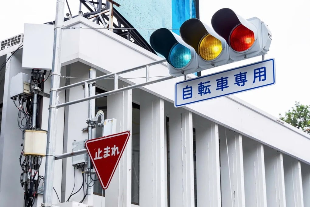 Vì sao đèn giao thông ở Nhật có màu xanh lam? - 1