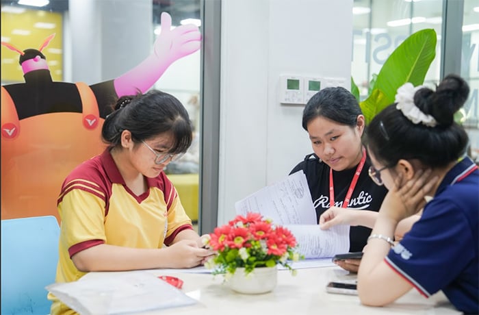 សាកលវិទ្យាល័យ Van Lang បានប្រកាសមូលនិធិអាហារូបករណ៍ចូលរៀនឆ្នាំ 2025 ដែលមានទឹកប្រាក់ជាង 70 ពាន់លានដុង -0