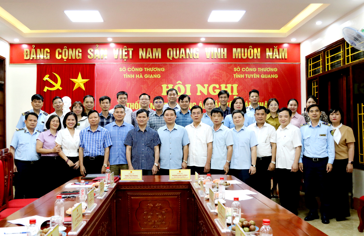 Sở Công thương tỉnh Hà Giang và Tuyên Quang gặp mặt họp bàn phương án sáp nhập.