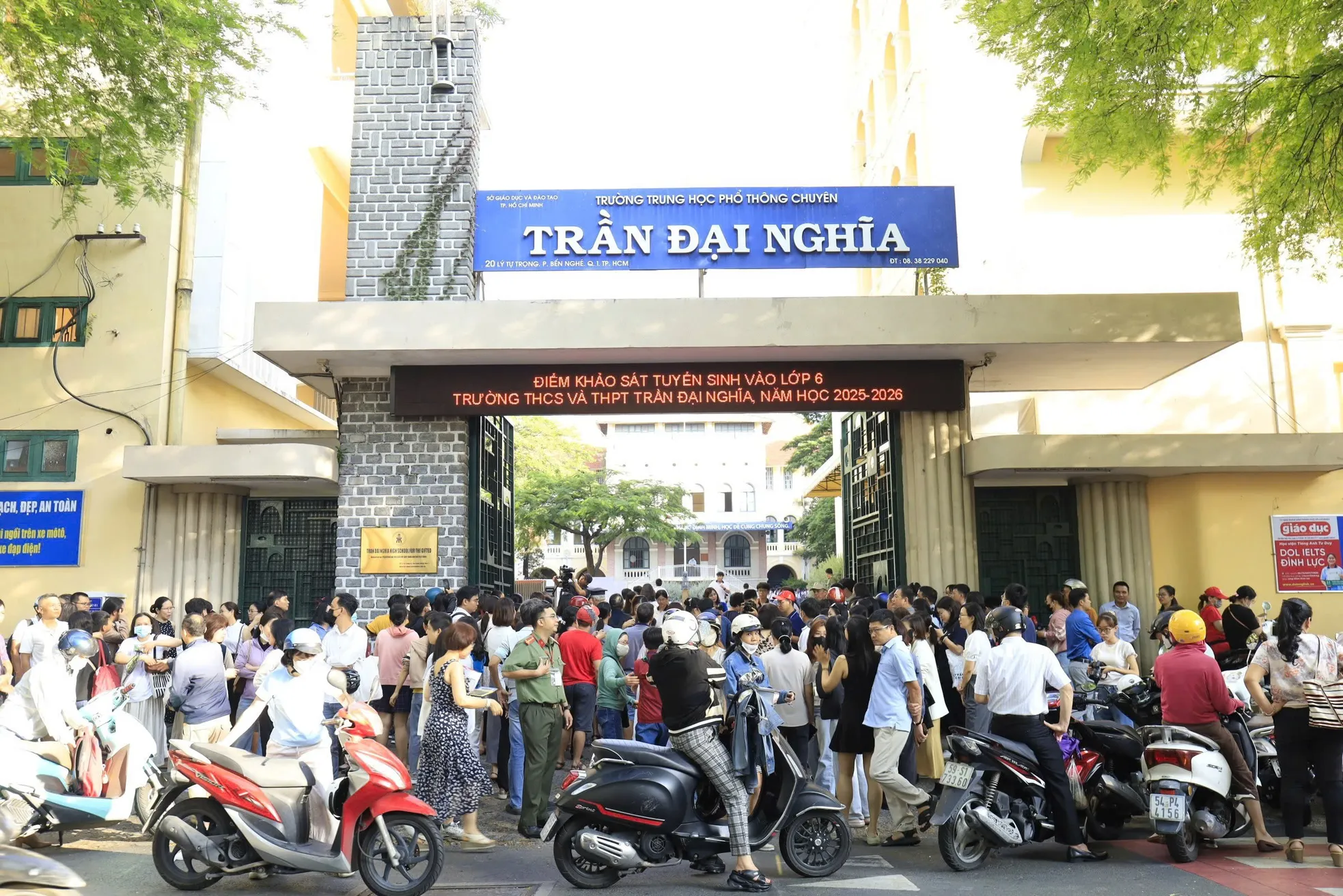 Cận cảnh cuộc đua tranh suất vào lớp 6 'căng' hơn tuyển sinh đại học ở TPHCM ảnh 1