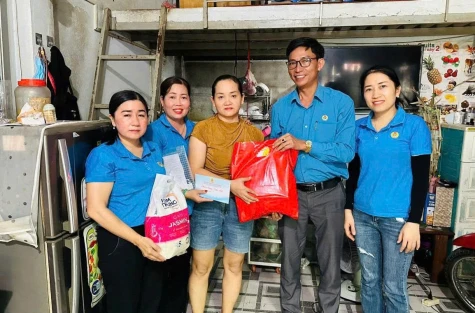 ថែទាំ និងលើកកំពស់ជីវភាពរបស់សមាជិកសហជីព និងកម្មករ