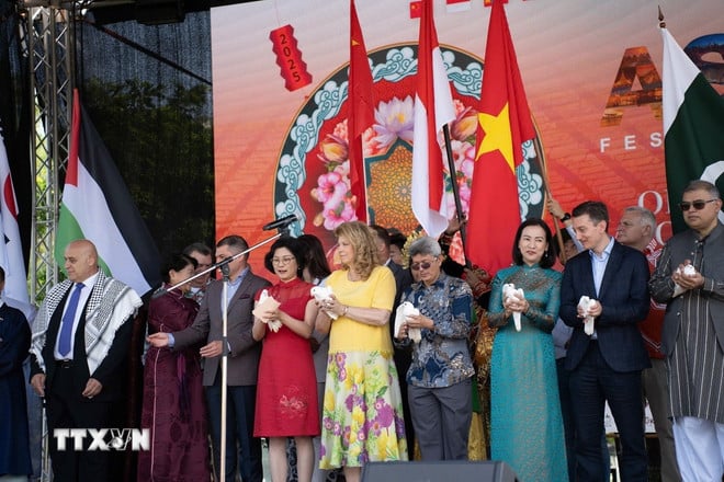 ttxvn-viet-nam-le-hoi-van-hoa-chau-a-bulgaria-2.jpg
