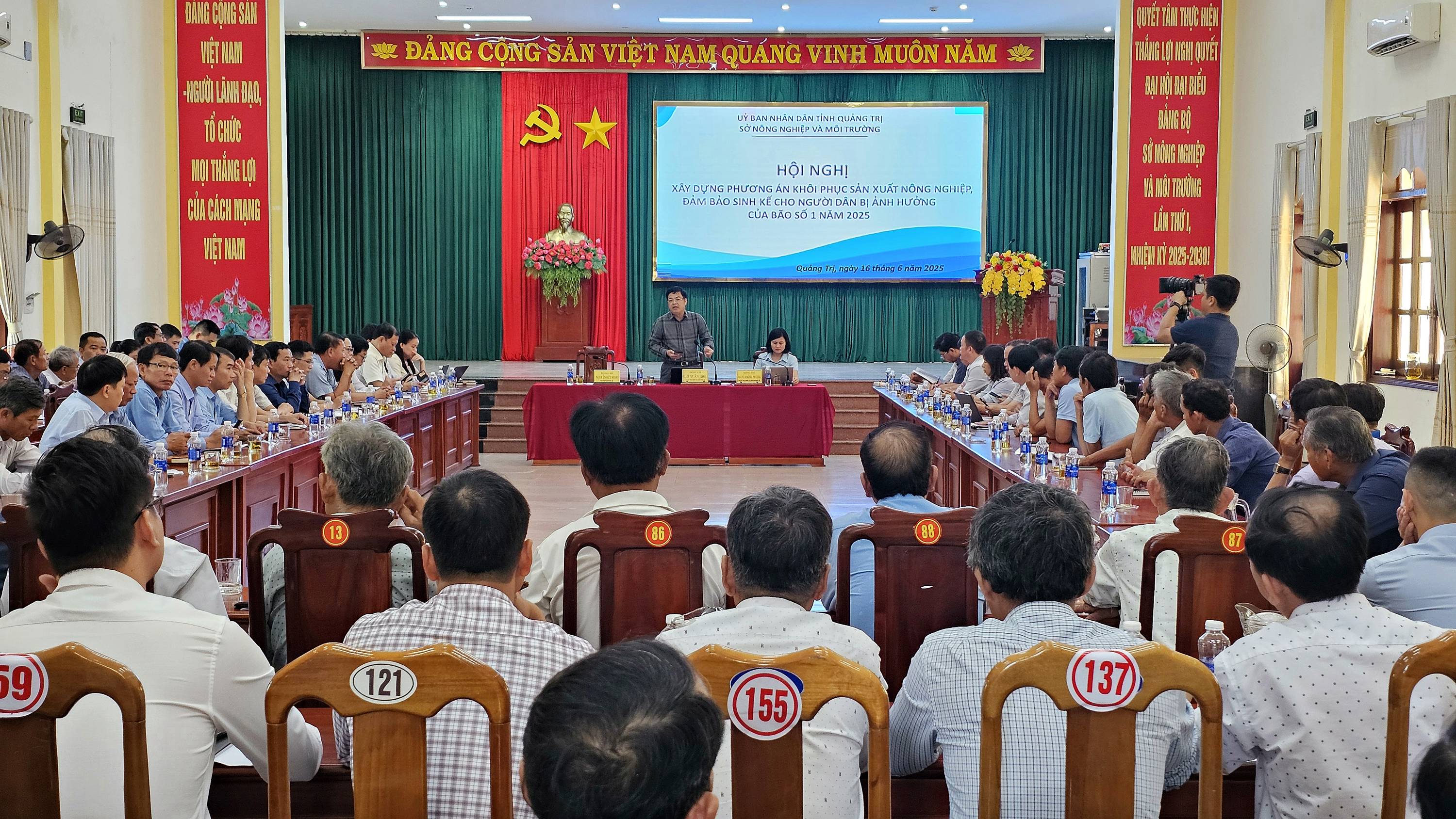 Bàn giải pháp khôi phục sản xuất nông nghiệp sau bão số 1